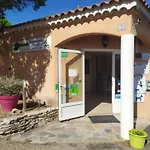 Mobil-home A Avec Terrasse - 3 Pour 6 Personnes - Api-1-52-1167 * Laurens