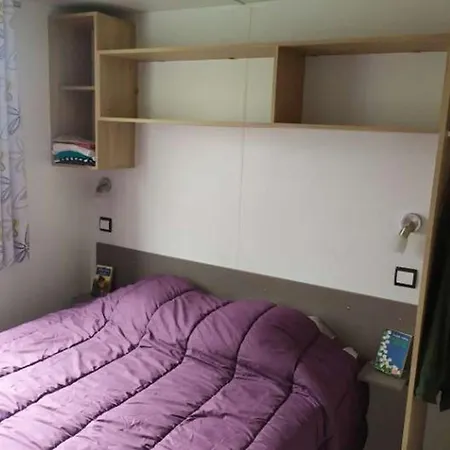 Mobil-home A Avec Terrasse - 3 Pour 6 Personnes - Api-1-52-1167 *