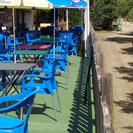 Kemp Mobil-home A Avec Terrasse - 3 Pour 6 Personnes - Api-1-52-1167 *